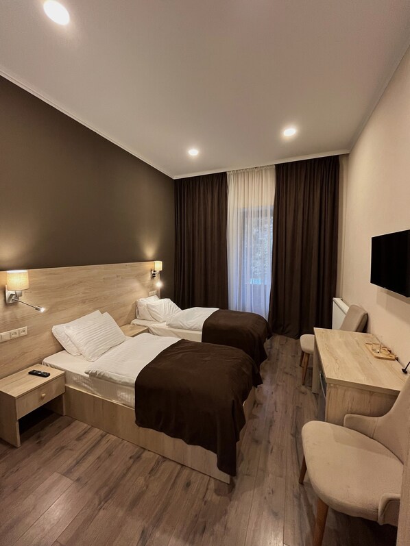 Desk, laptop workspace, soundproofing, free WiFi - Hotel Seti (Mestia)