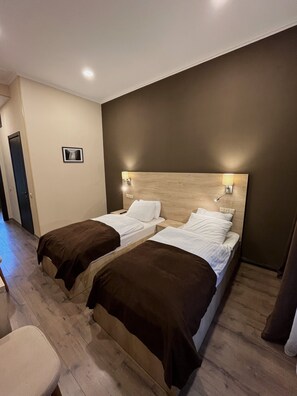 Classic Room | Desk, laptop workspace, soundproofing, free WiFi - Hotel Seti (Mestia)