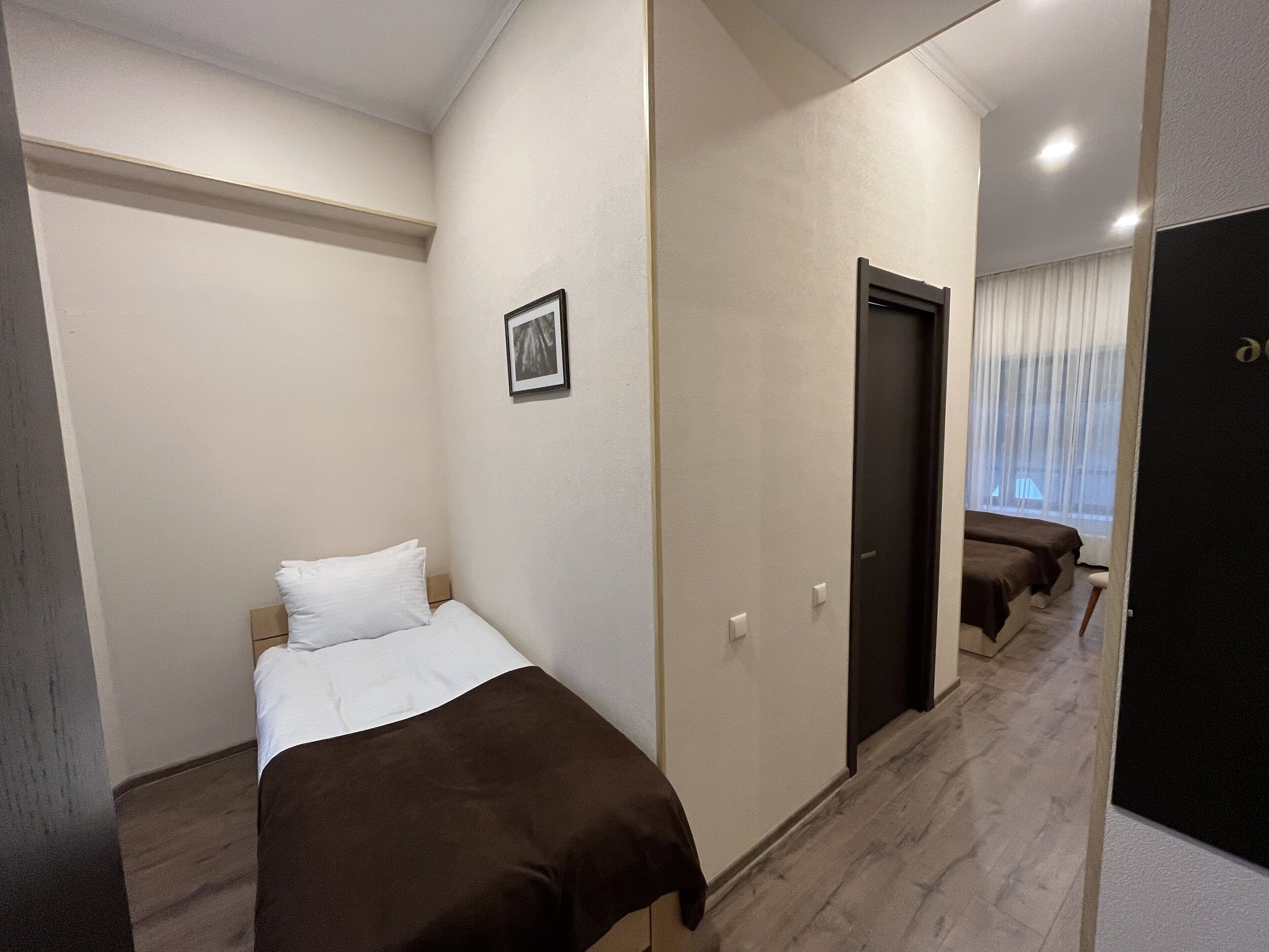 Basic Room | Desk, laptop workspace, soundproofing, free WiFi