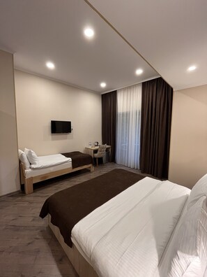 Basic Room | Desk, laptop workspace, soundproofing, free WiFi - Hotel Seti (Mestia)