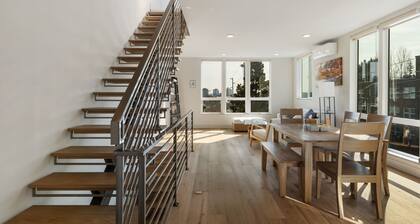 Modern Townhome with Space Needle View