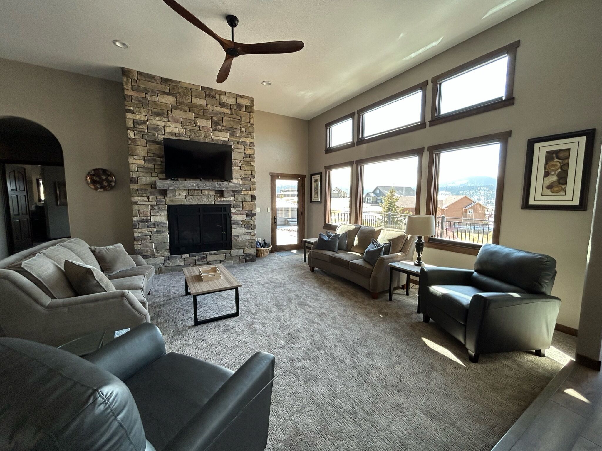 PREMIER HOME IN STURGIS  WITH HOT TUB AND A VIEW