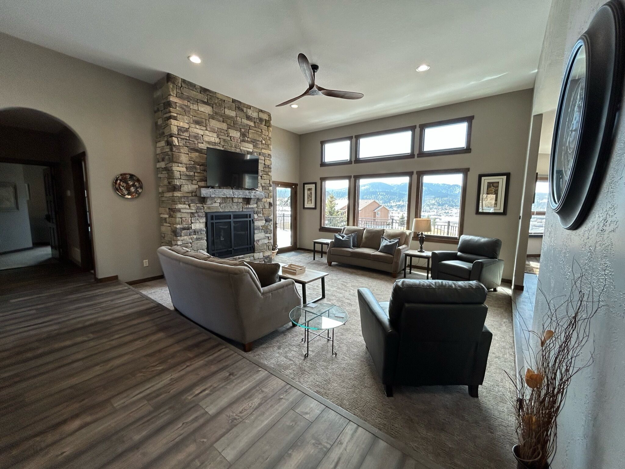 PREMIER HOME IN STURGIS  WITH HOT TUB AND A VIEW