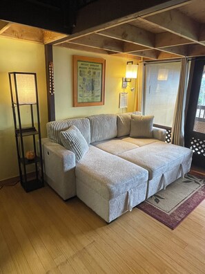 Smart TV, books - Oceanfront Condo - NEWLY Remodeled furnishings- BEAUTIFUL sunsets every night! (Maunaloa)