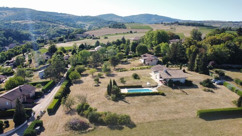 Villa Beaujolaise with swimming pool near Lyon