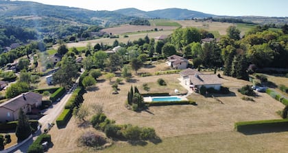 Villa Beaujolaise with swimming pool near Lyon