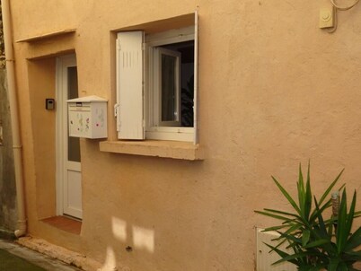 The gĂźte du petit Geko, a quiet village house, between the sea and the mountains
