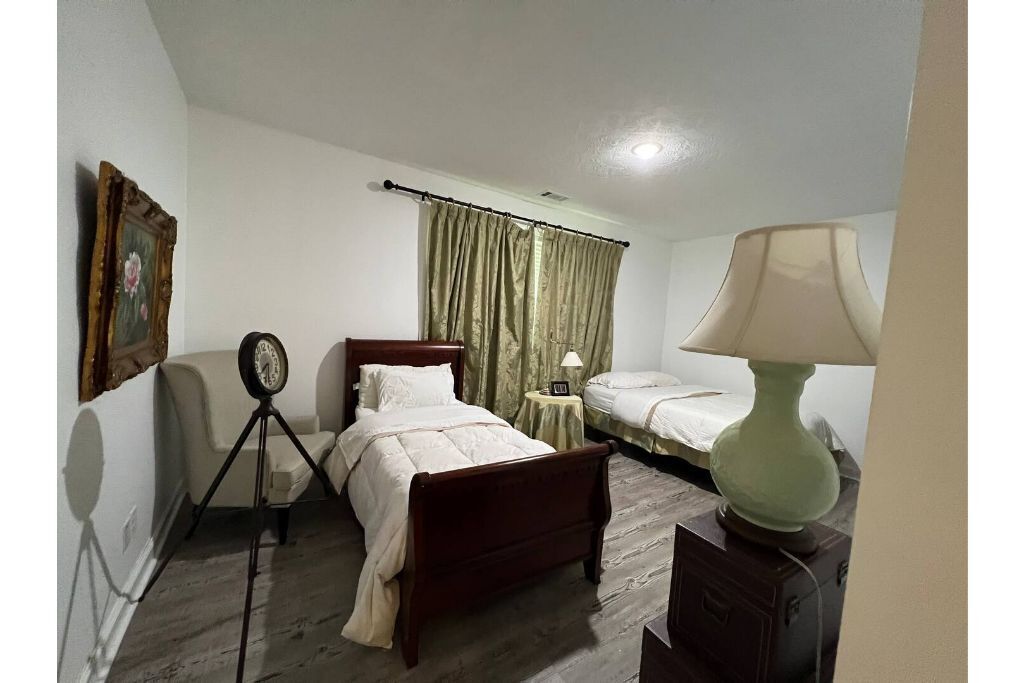 Vacation Galore! Everything you need! Come as you are!