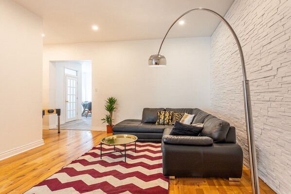 Smart TV, table football