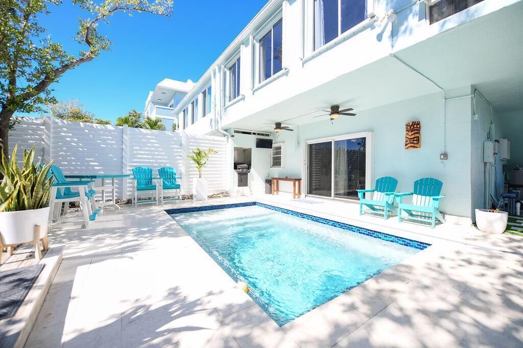 Pet Friendly 2 Bedroom in Venetian Shores Sleeps 10