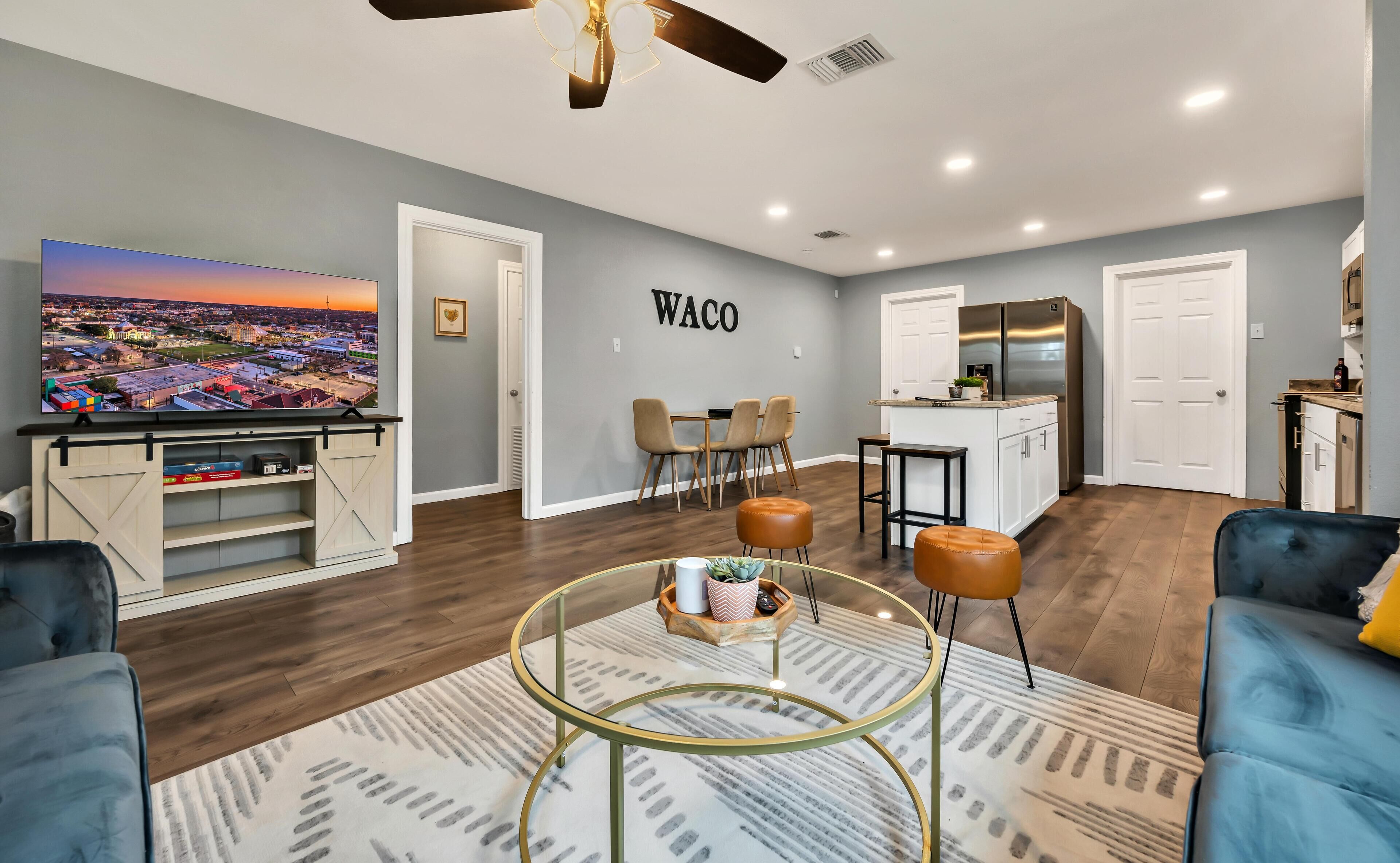 The Waco Charmer: Close to all the attractions!