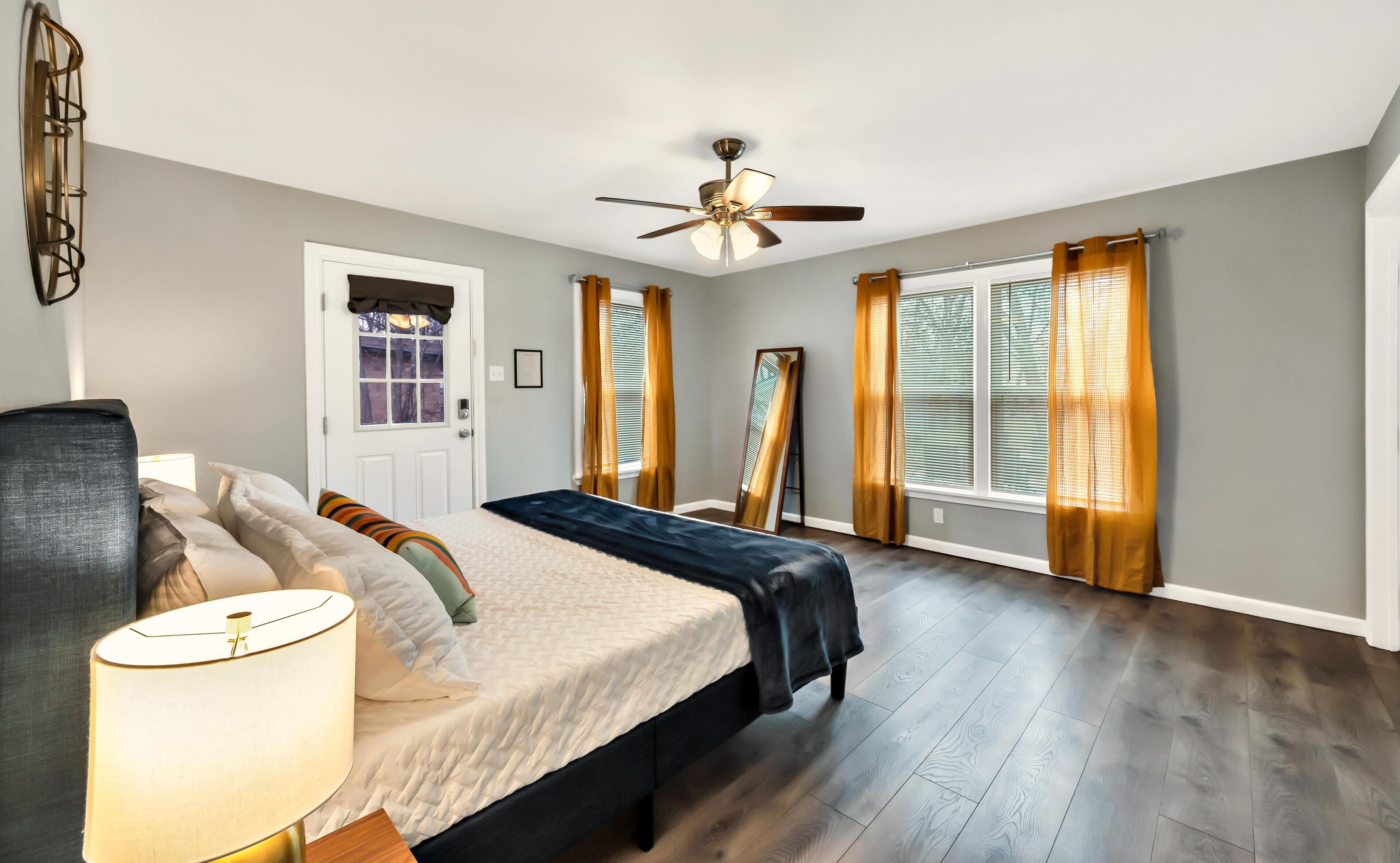 3 室のベッドルーム、アイロン / アイロン台、WiFi (無料)、ベッドシーツ