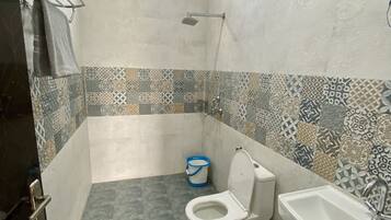 Luxury Villa | Bathroom | Shower, rainfall showerhead, towels, soap