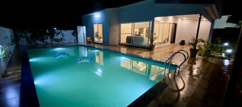 GoBravo 71: 2Bhk Farm with Pool & Garden Sector 150 Noida