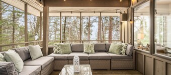 Hawks Nest Hideaway - 2 Bed 2 Bath - Screened In Deck