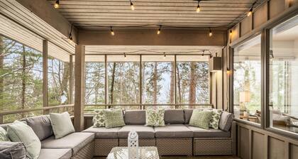 Hawks Nest Hideaway - 2 Bed 2 Bath - Screened In Deck