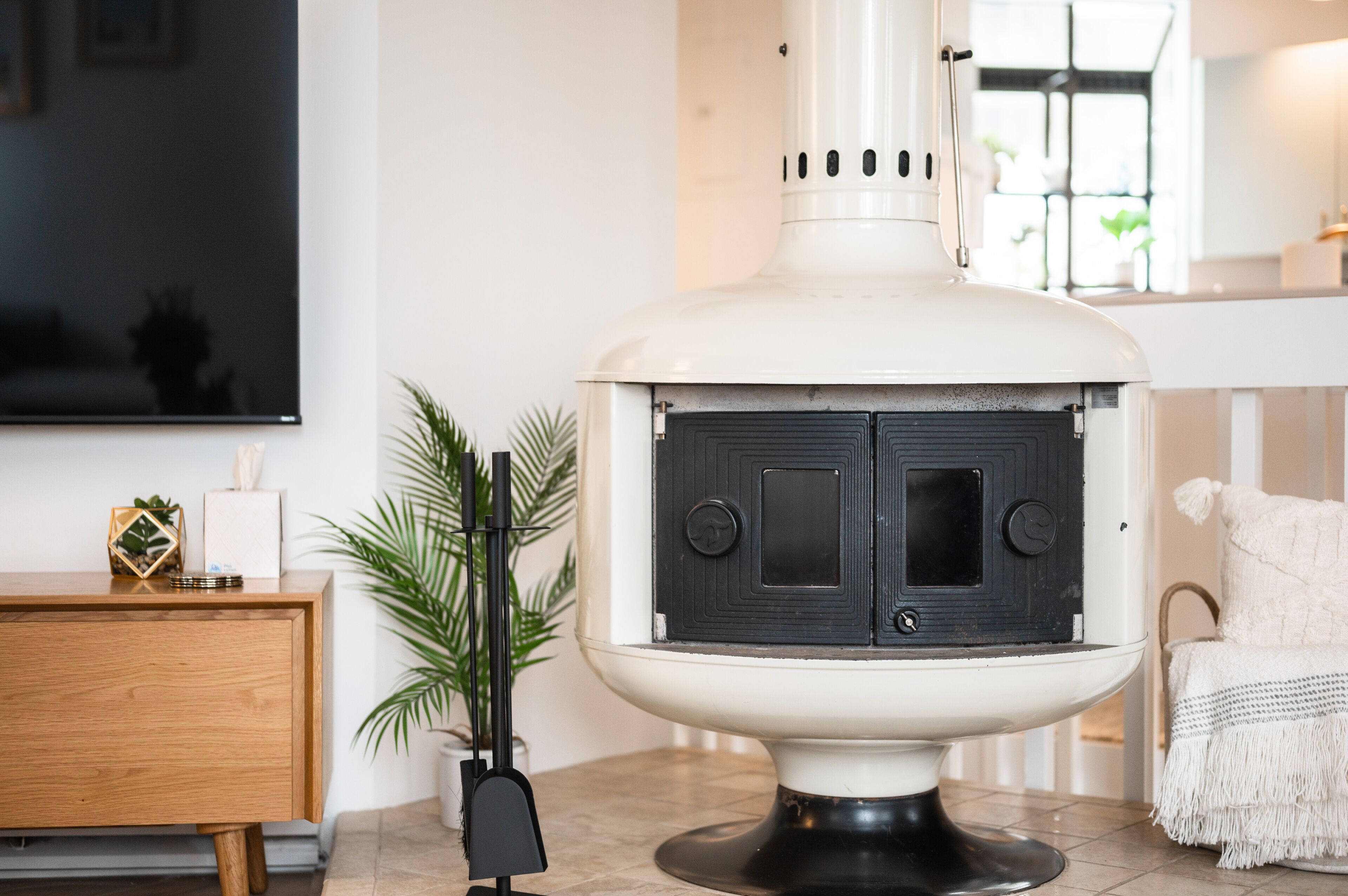 NEW! Hawks Nest Hideaway - 2BR, Deck, Fireplace