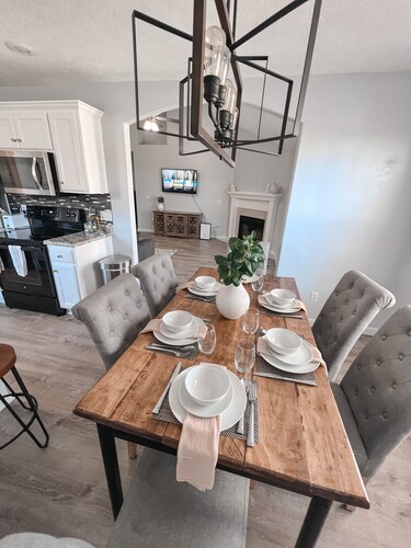 Family Friendly House- Close to Branson & Springfield,MO with king size bed