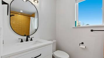 Asciugacapelli, asciugamani, sapone, shampoo