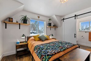 1 bedroom, in-room safe, free WiFi, bed sheets - Bright, colorful & cozy studio in oldtown Timnath. Walking distance to a brewery (Timnath)
