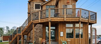 Bright, colorful & cozy studio in oldtown Timnath. Walking distance to a brewery