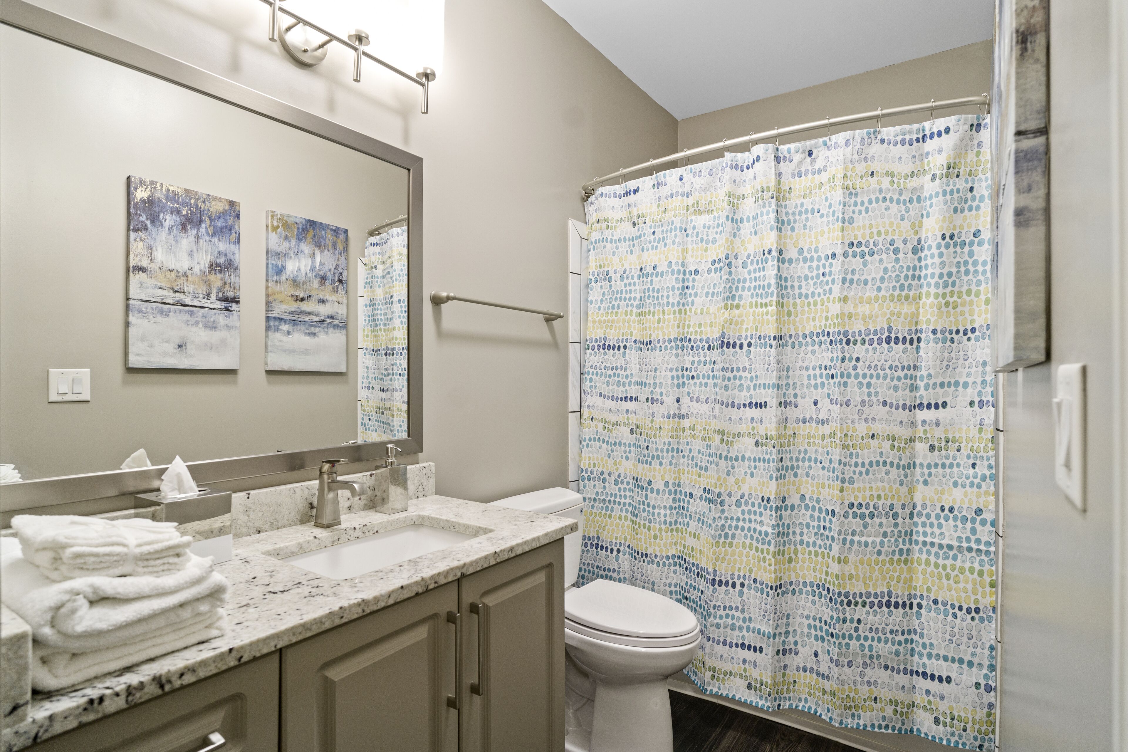 Cozy 1BR Suite in Great location !!!