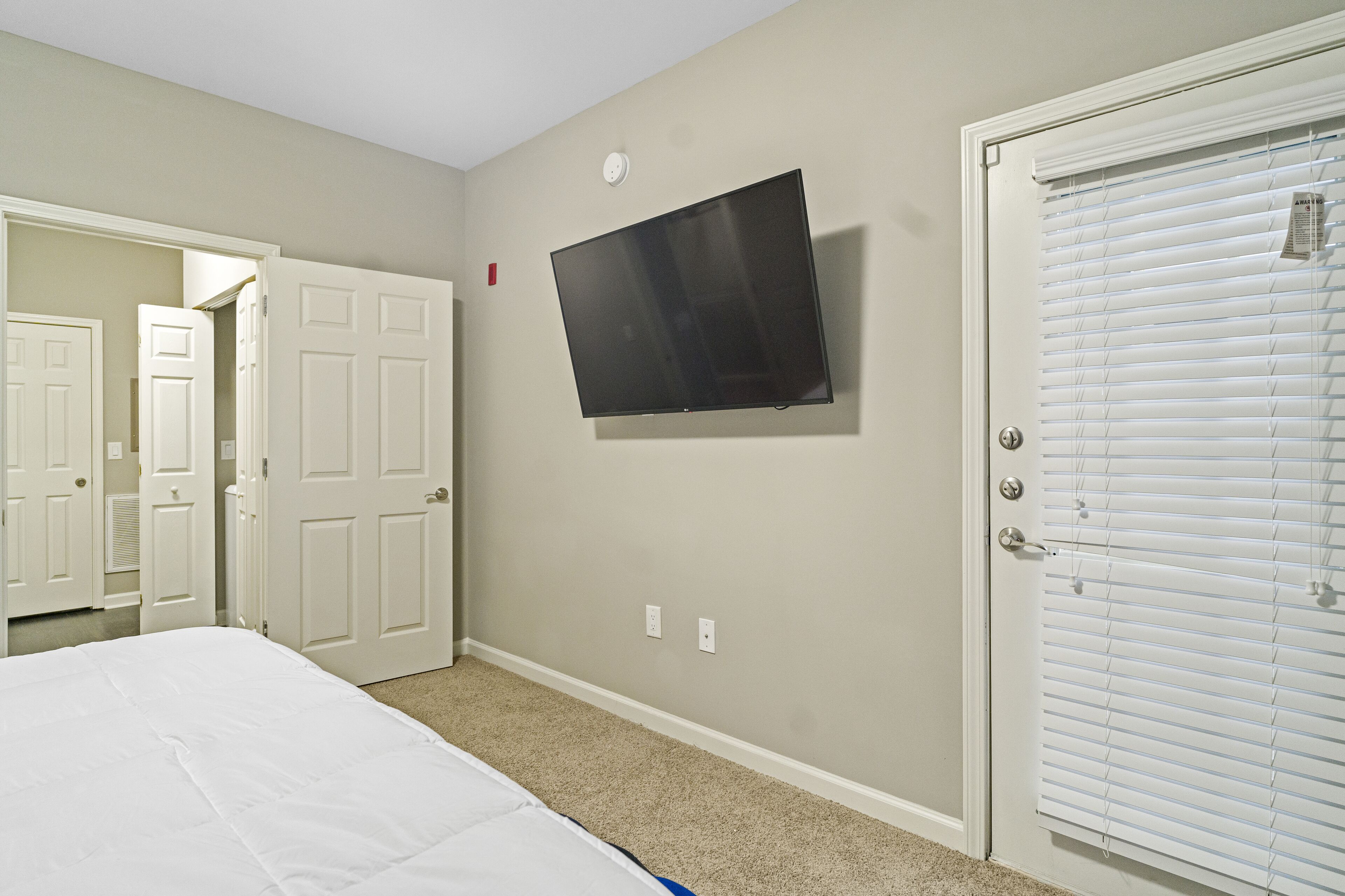 Cozy 1BR Suite in Great location !!!