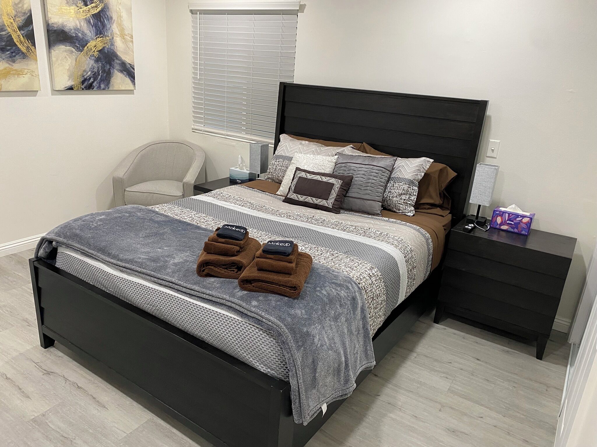 5 bedrooms, iron/ironing board, free WiFi, bed sheets