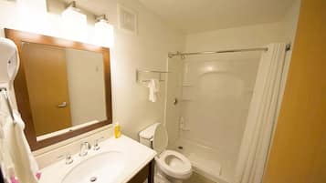 Articles de toilette gratuits, sĂšche-cheveux, serviettes fournies, savon