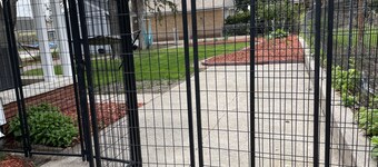 RARE FIND! 4BR, 2BA Home W/Deck/Grill/Fireplaces. Pet Friendly w/ fenced in BY