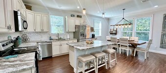 Pelican Bay - 3 bed 2 bath luxury home