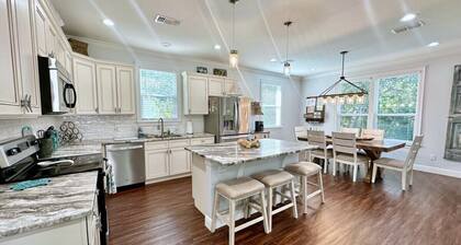 Pelican Bay - 3 bed 2 bath luxury home