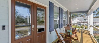 Pelican Bay - 3 bed 2 bath luxury home