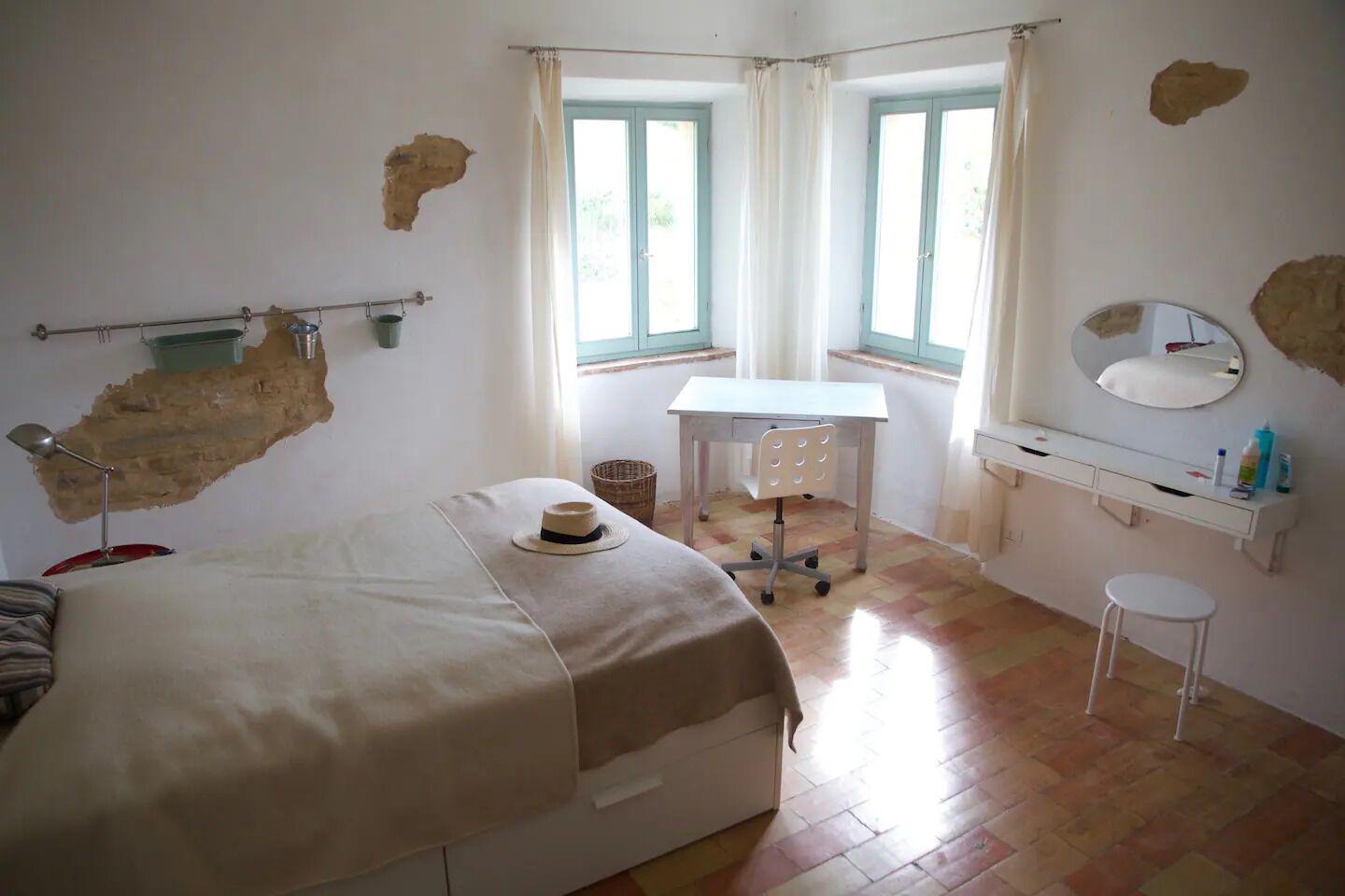 5 Schlafzimmer, Schreibtisch, WLAN, Bettwäsche