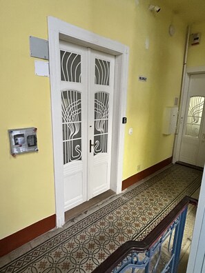 Interior - Cozy apartment in the center of Budapest - Parking available on the street (Budapest)