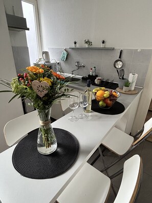 Dining - Cozy apartment in the center of Budapest - Parking available on the street (Budapest)