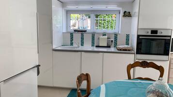 Réfrigérateur, four, plaque de cuisson, lave-vaisselle