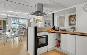 Kühlschrank, Mikrowelle, Herdplatte, Geschirrspüler