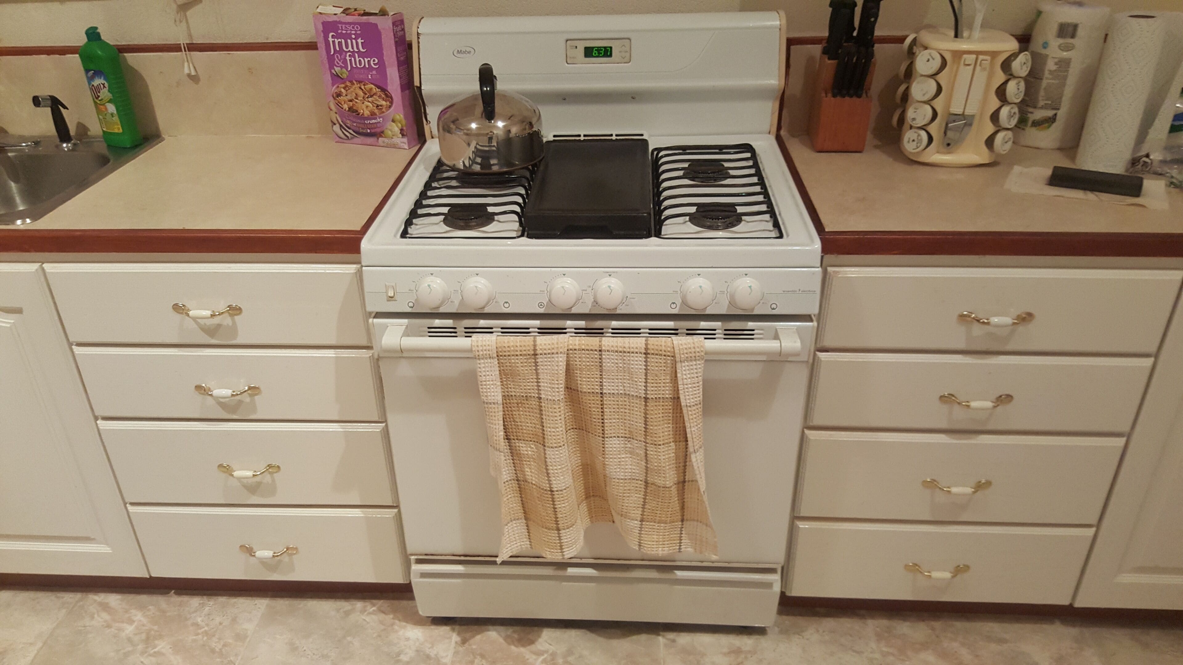 Frigorifero, microonde, forno, piano cottura