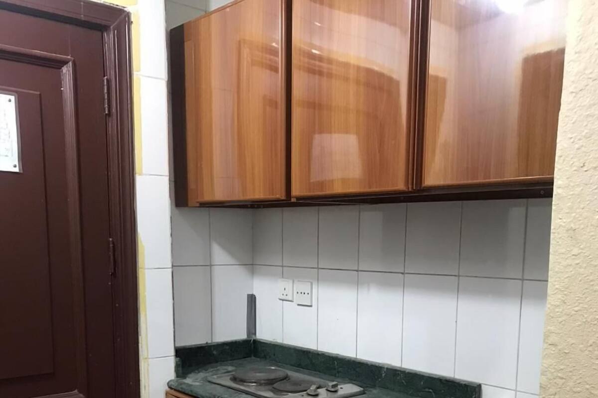 Economy-Vierbettzimmer, barrierefrei, Raucher | Minibar, kostenloses WLAN, Bettwäsche