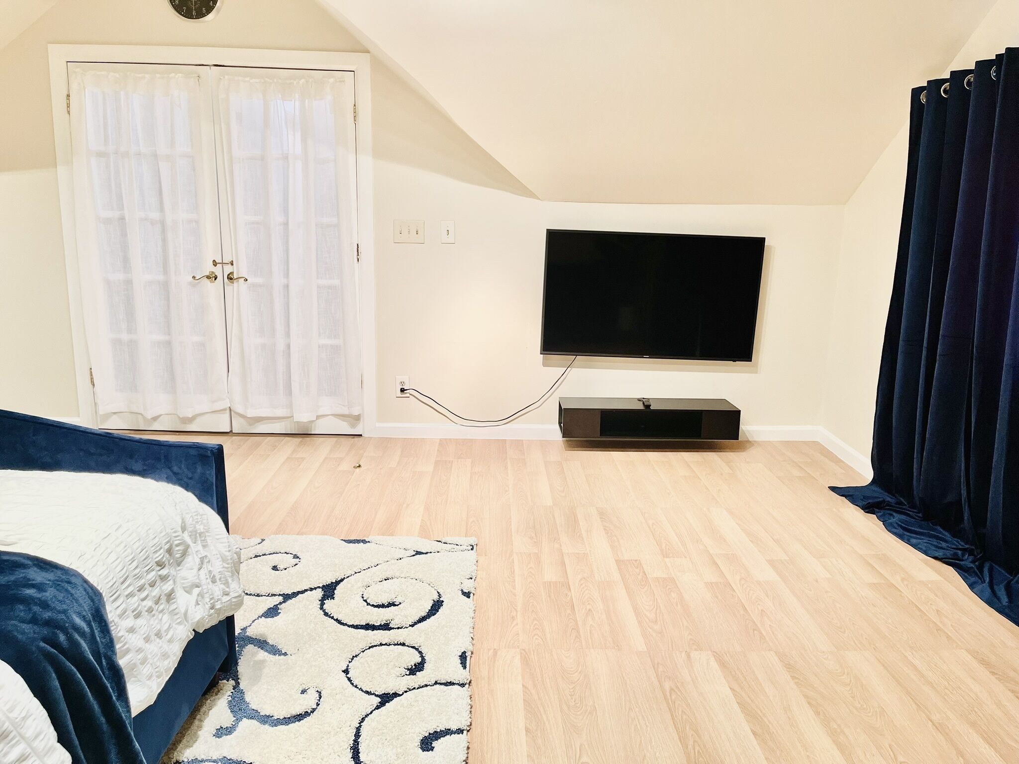 Deluxe House with Master Bedroom and Luxury Bathroom.