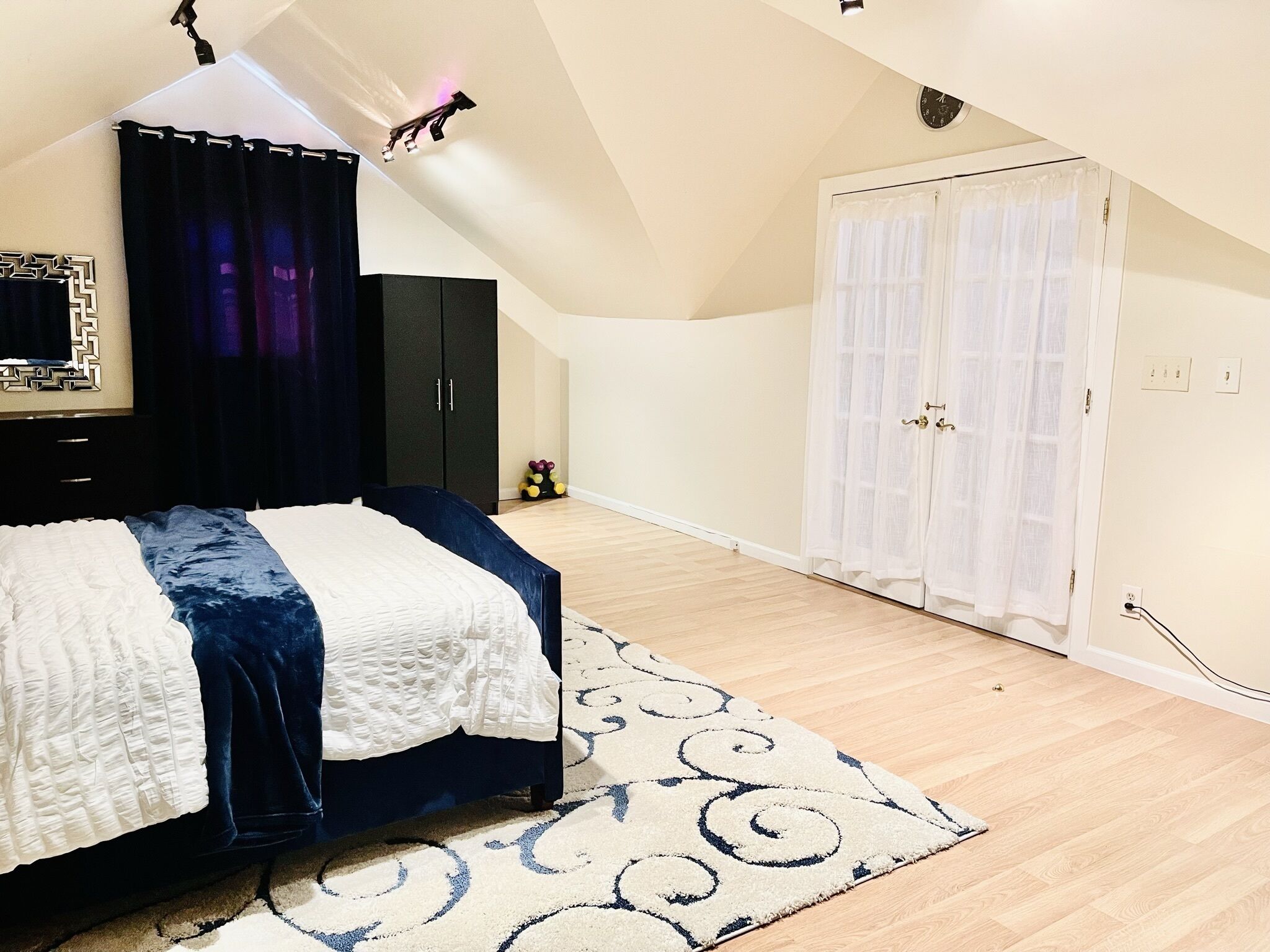 Deluxe House with Master Bedroom and Luxury Bathroom.