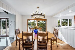 Dining - Lakefront Home in Lake Winola, PA (Factoryville)