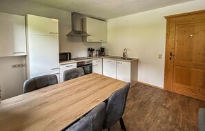 Fridge, dishwasher, coffee/tea maker