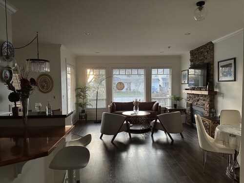 Super Cozy 5 Bedroom Entire House in Ladner