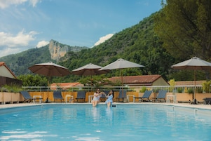 Piscina externa sazonal