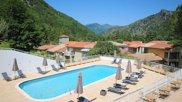 Sæsonbestemt udendørs pool