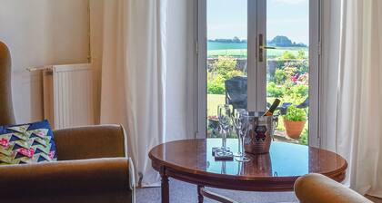 3 bedroom accommodation in West Quantoxhead