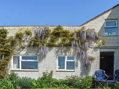 3 bedroom accommodation in West Quantoxhead