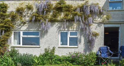 3 bedroom accommodation in West Quantoxhead